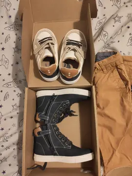 lot chaussures (26) et pantalon (5 ans)