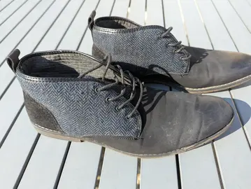 1 PAIRE CHAUSSURES HOMME T.43