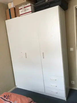 armoire à vêtements.