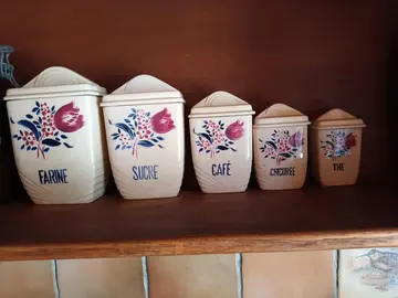 bibelots pot farine ect