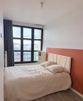 lit : sommier matelas couette et coussins