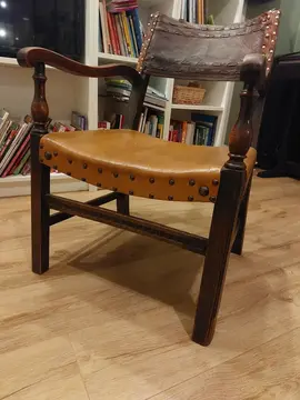 Fauteuil ancien en bois et cuir