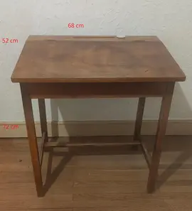 Bureau écolier avec encrier