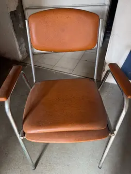chaise percé