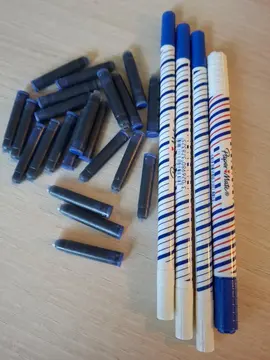 Cartouches encre bleue et effaceurs pour stylos plume