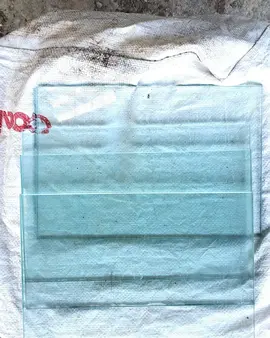 4 plaques de verre (étagères)