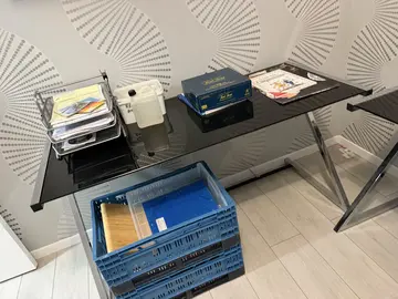 bureau métal plateau en verre