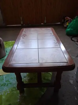 table basse bois et carrelage