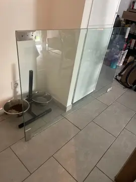 table en verre sans pieds