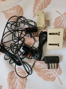 câbles et prises téléphone