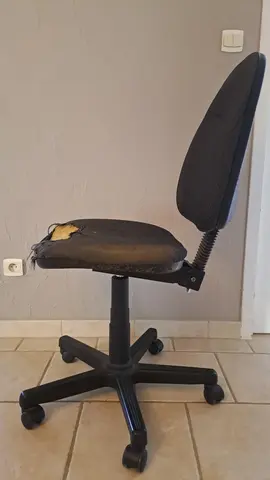 Chaise de bureau à restaurer