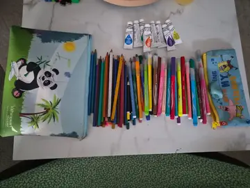 Feutres et crayons de couleurs