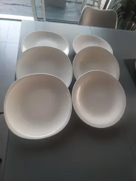 6 assiettes blanches