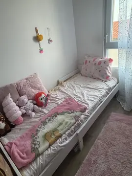 lit enfant 90*200 bonne états avec trace usure qui peut quand même servire