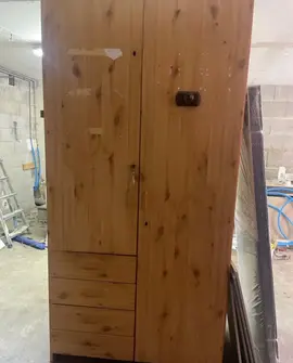 placard en bois qui ferme à clé