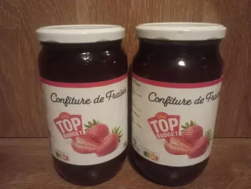 2 pot de confiture de fraise