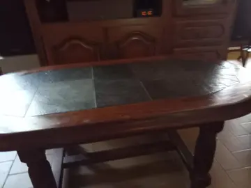 petite table de salon en bois chene et ardoise vernis à revoir