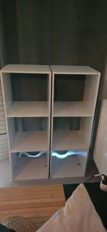 Donne 2 étagères cube