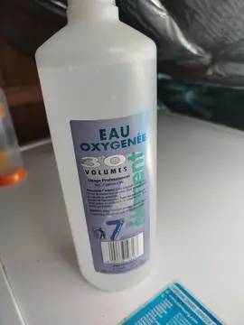 bouteille neuve d' eau oxygénée 30 volumes