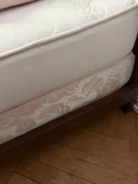 deux mátelas en état bon moyen