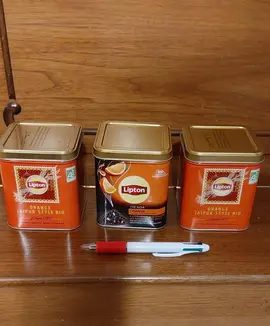 5 boîtes en métal