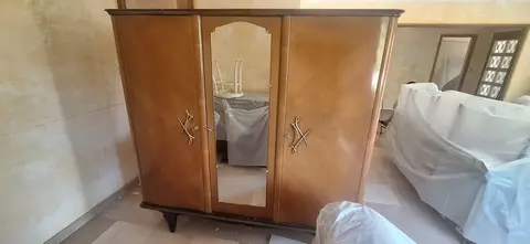 Armoire en bois vintage