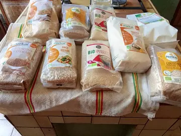 lot de grain semoule ect ... périmé pour poule autre