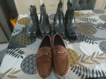 donne paire de chaussures homme