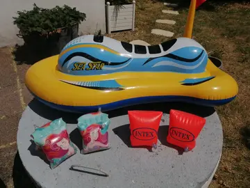 Lot de 2 paires de brassards et jet ski gonflable