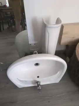 lavabo et sa colonne ainsi que son mitigeur