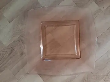 assiette carré couleur rose