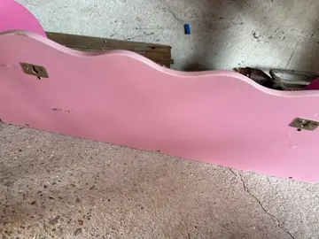 Étagère murale rose