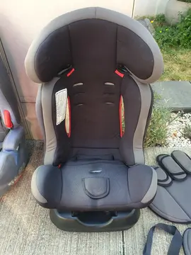 Deux sièges auto