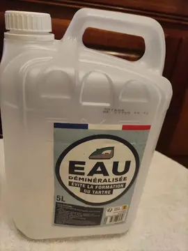 bidon de 5 litres vide.