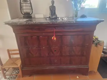 commode en bois et marbre