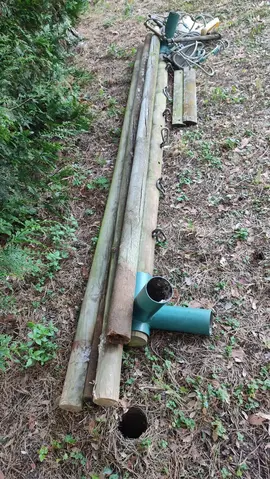 portique en bois démonté - à récupérer pour bois ou rénovation