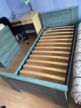 lit en bois,matelas et sommier