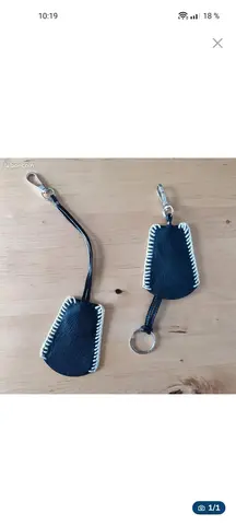 2 porte clés en cuir