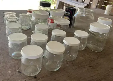 lot de pots en verre et couvercles