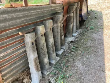 8 pieds en béton