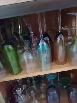 lot de quelques verres à pied eau et vin couleurs haut et 20