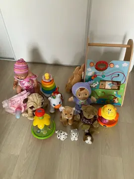 lot de jouets et peluches