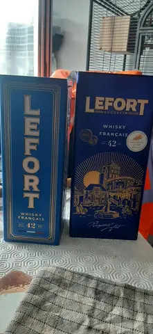 2 boîtes en métal vides