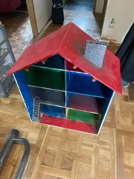 Maison de poupée en bois