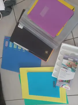 lot de fournitures scolaires