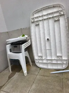 table extérieur+ 3 chaises