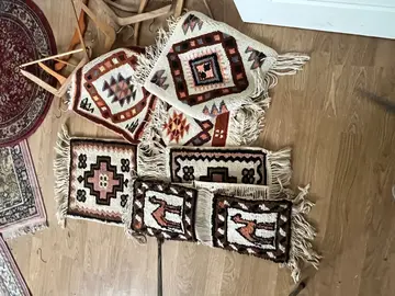 lot de petits tapis