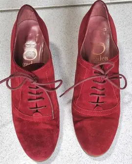 Chaussures lacets et talons Daim rouge pointure 38