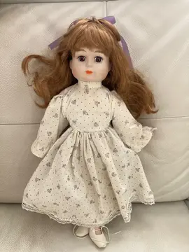 poupée de porcelaine