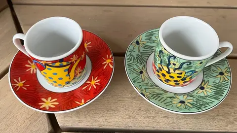 2 petites tasses à café